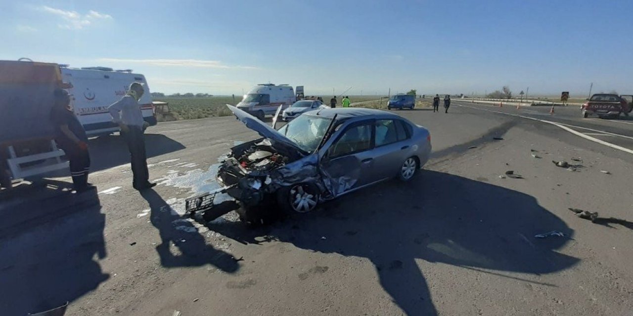 Konya’da iki otomobil çarpıştı: 6 kişi yaralandı!
