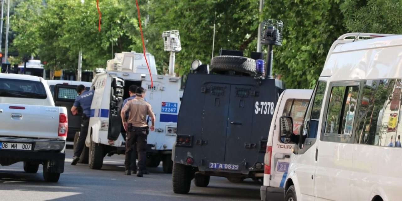 Dur ihtarına uymayıp silahla ateş açtı: 1 polis şehit!