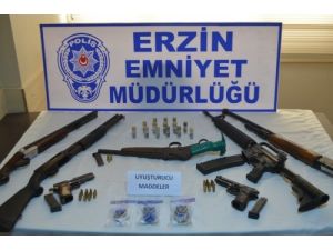 Erzin'de Evlerinde 5 Tüfek Ve 2 Tabanca Bulunan Baba Oğul Gözaltına Alındı