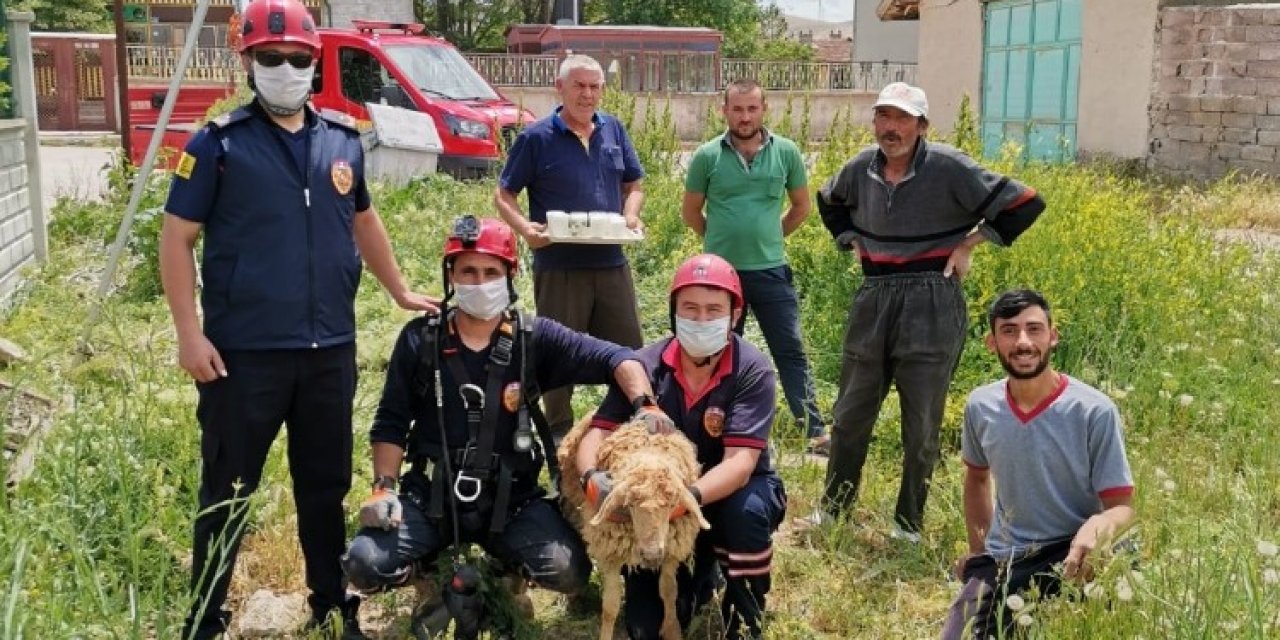Konya'da kuyuya düşen kuzu kurtarıldı