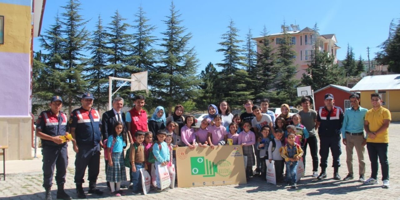 Oyuncaksız çocukların yüzünü güldürdüler