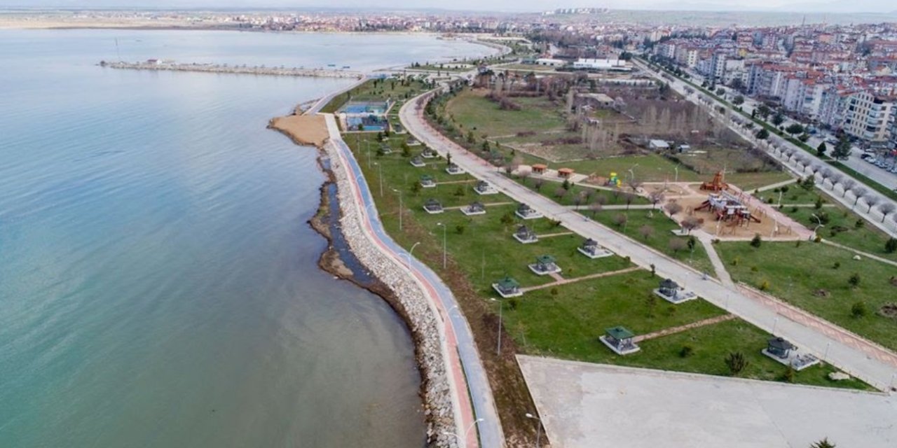 Beyşehir’de parklar yeni döneme hazır