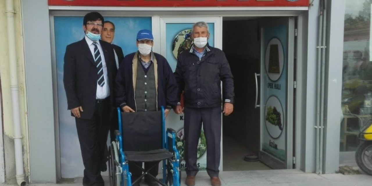 Konya'da engelli vatandaşlara tekerlekli sandalye hediye ediyorlar