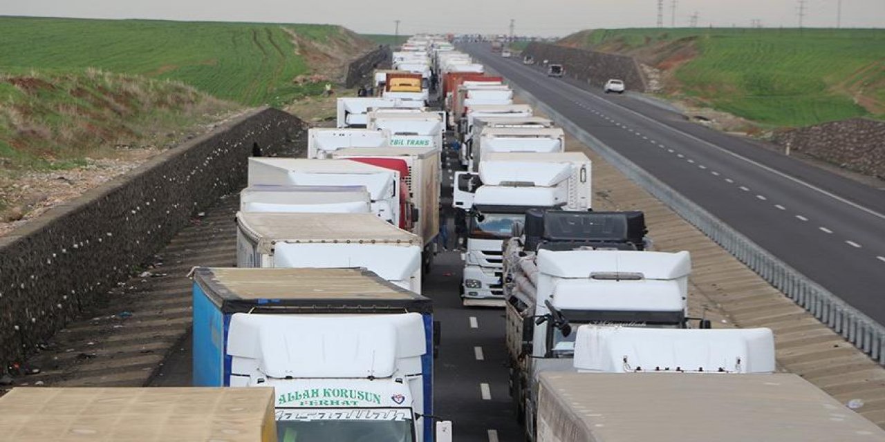 Bakan Pekcan: İran ve Irak gümrük kapıları uluslararası taşımacılığa açıldı