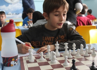Satrançta yaş grupları yarıştı