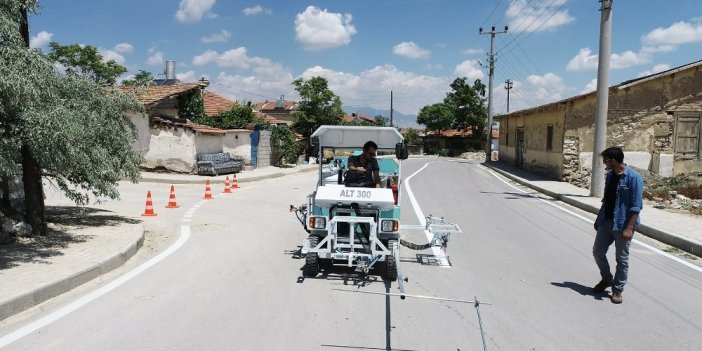 Karaman’da belediyenin yol çizgi çalışması