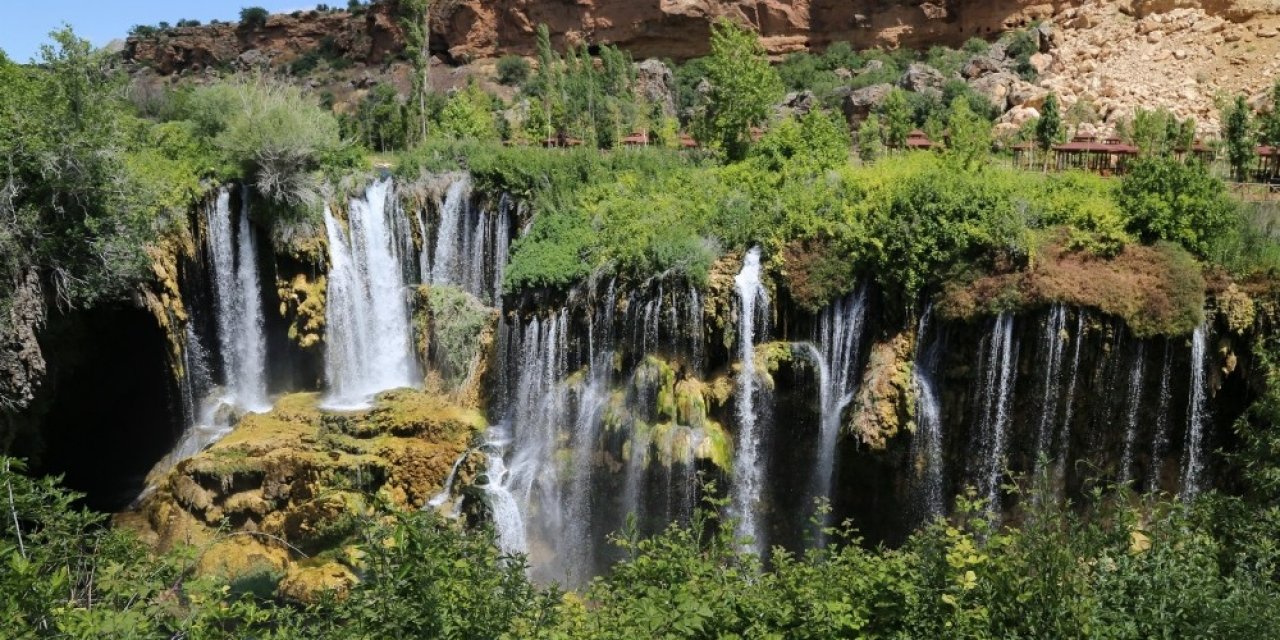Konya'nın doğa harikası 'Yerköprü Şelalesi' ziyaretçilerini bekliyor