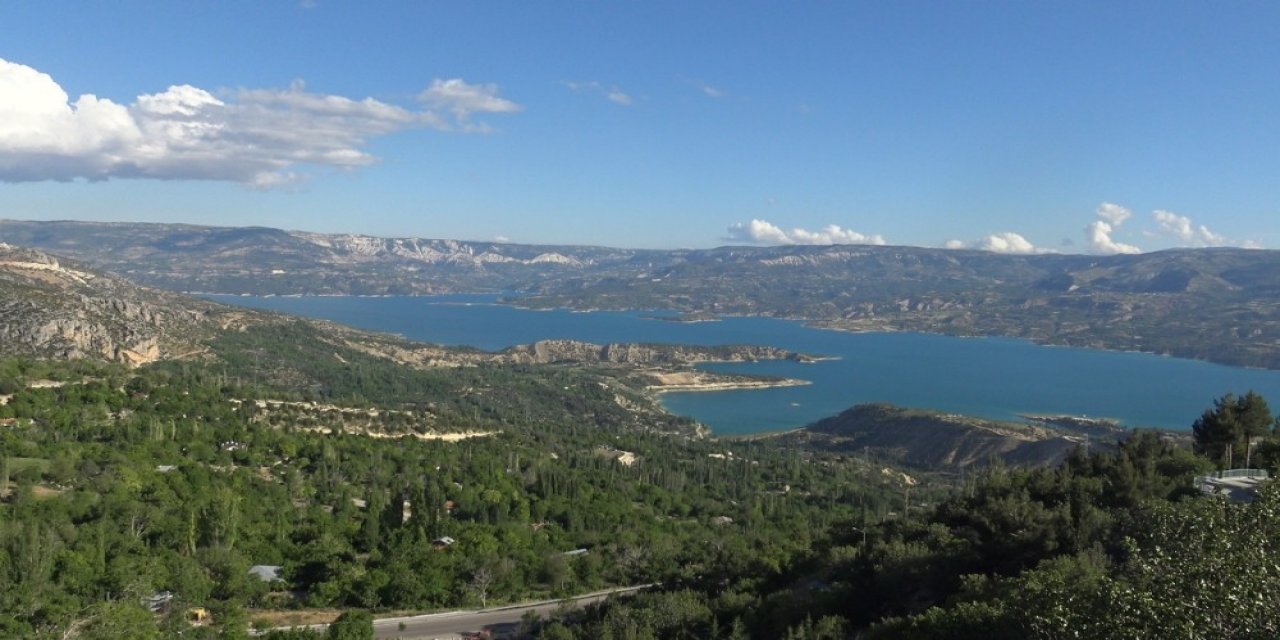 Karaman Ermenek doğası ve turkuaz renkli baraj gölüyle görenleri mest ediyor