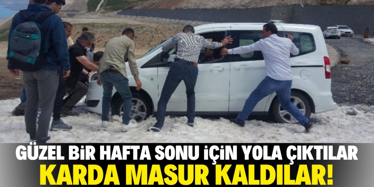 Yaz günü karda mahsur kaldılar!