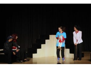 Ankara Tiyatro Festivali Devam Ediyor