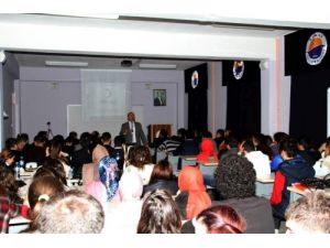 Kızılay'dan Gerze Myo Öğrencilerine Kan Bağışı Semineri