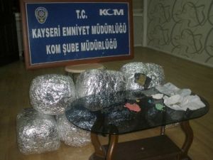 Uyuşturucu Tacirleri İkinci İstasyonda Yakalandı