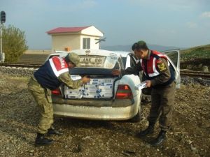 Türkoğlu Jandarması 998 Koli Kaçak Sigara Ele Geçirdi