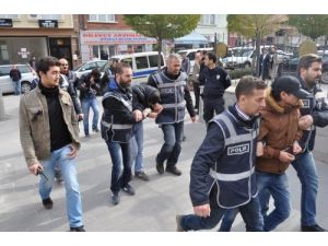 Çaldıkları Eşyaları, Çete Liderinin İşyerinde Paraya Çevirmişler