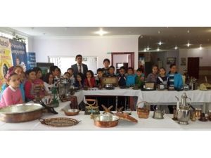 Öğrenciler Dedelerinden Kalma Eski Eşyalarla Sergi Açtı