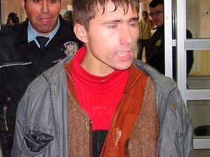 Çaldığı mobileti çalıştıramayınca yakalandı