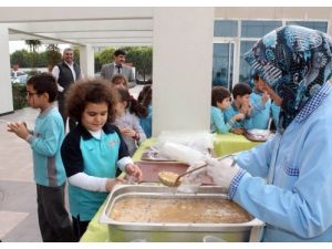 Özel Şehzade Mehmet'ten Öğrencilere Aşure İkramı