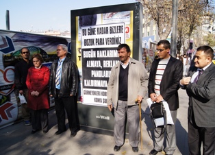 Kaldırımda reklam engeli