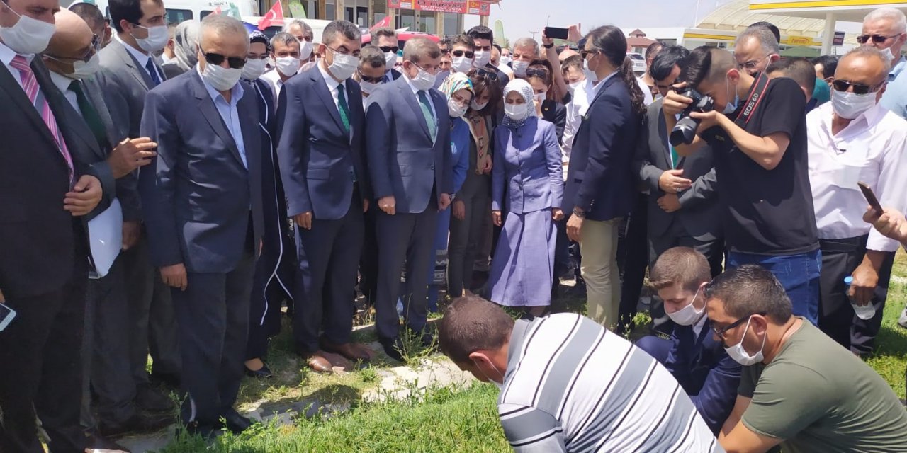 Davutoğlu Gelecek Partisi Cihanbeyli ilçe binasını açtı