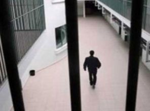 Gardiyanlara da başörtüsü özgürlüğü
