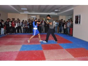 Erdemli Gençlik Boks Eğitimine Başladı