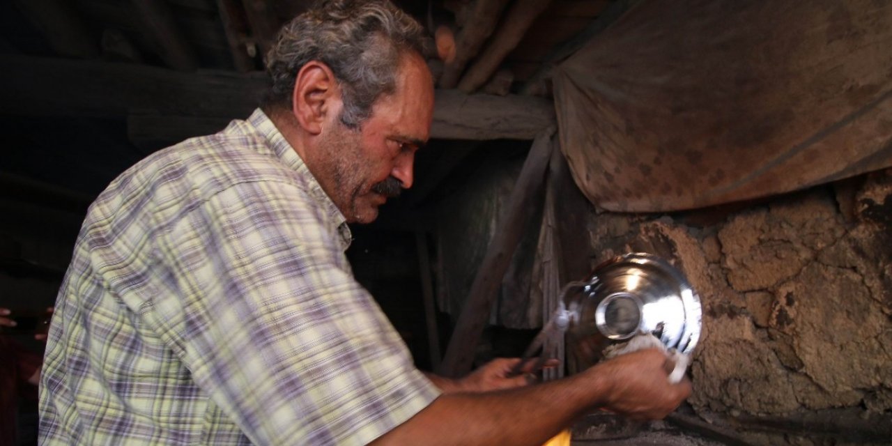 Seydişehir'de 45 yıllık kalaycı işlere yetişemiyor