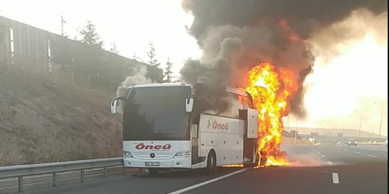 Otobüs alev alev yandı, yolcular son anda kurtuldu