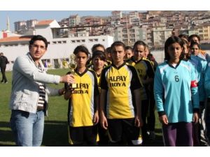 Nevşehir'de Yıldız Kızlar Futbolda Şampiyonu Toki 125. Yıl Oldu