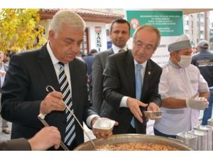 Muğla Belediyesi 2 Bin Kişilik Aşure Dağıttı