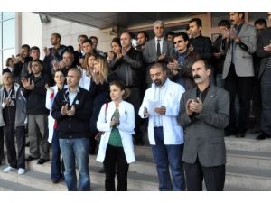 Tunceli’de Sağlık Çalışanlarından Performans Ücreti Tepkisi