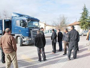 Kamyonların ofise alınması engellendi