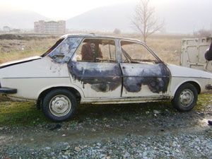 Morali bozulunca otomobilini yaktı