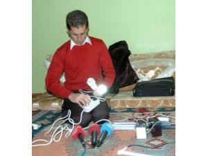 Elektrik Kesintilerine Kızan Vanlı Esnaf, Elektriğini Kendisi Üretti