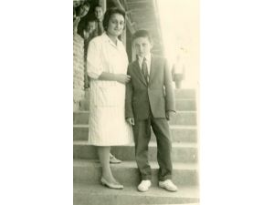 Başkan Kocaoğlu, Öğretmenler Günü'nü Çocukluk Fotoğrafıyla Kutladı