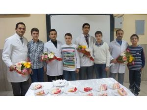 Öğrencilerden Dershane Öğretmenlerine 'Öğretmenler Günü' Vefası