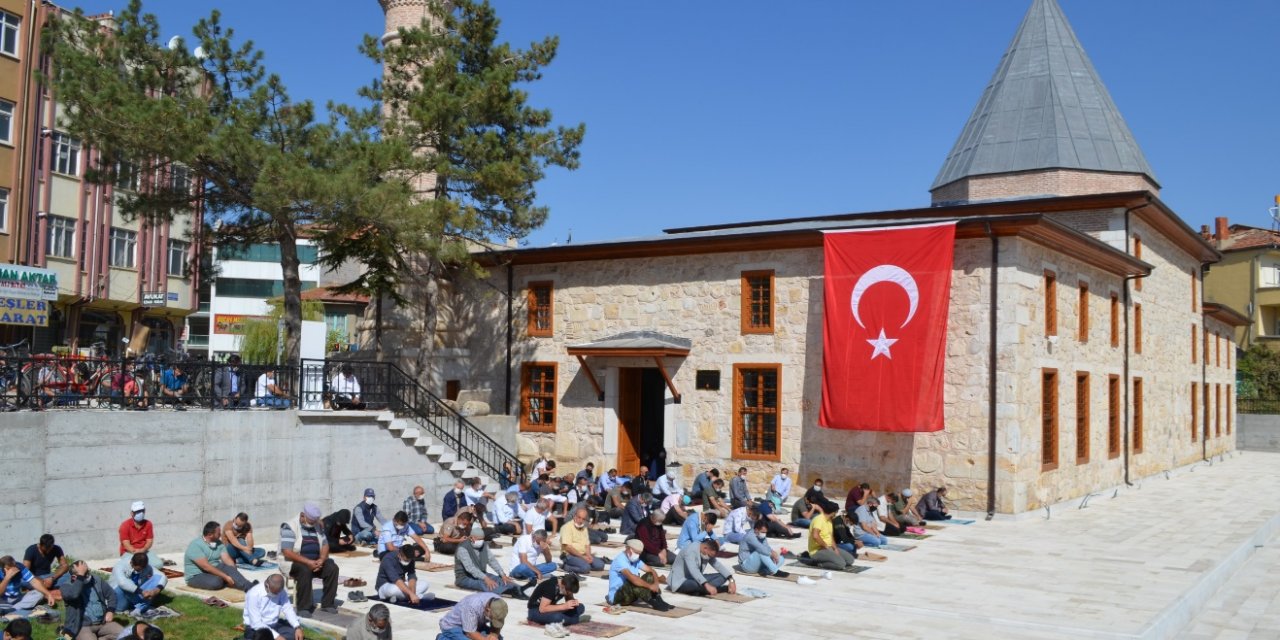 Ilgın'da restorasyonu tamamlanan Pir Hüseyin Bey Camii yeniden ibadete açıldı
