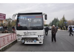 Halk Otobüsü Otomobile Çarptı: 2 Yaralı