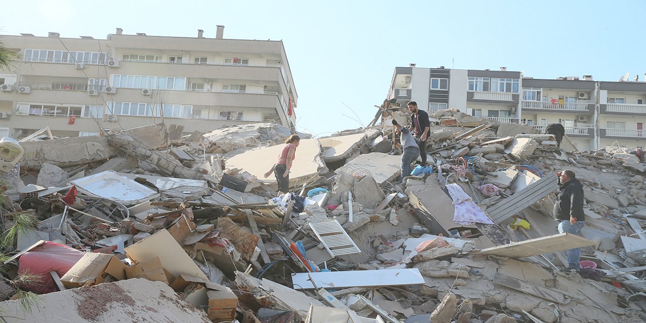 İzmir'de deprem: 12 kişi hayatını kaybetti