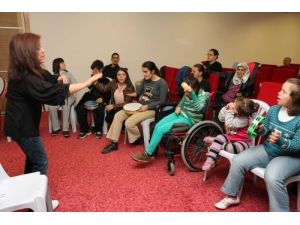 Otistik Çocukların Sahne Heyecanı