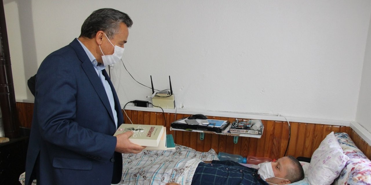 Okuma azmini kaybetmeyen Durmuş Ali Yaşar'a Başkan Tutal'dan ziyaret