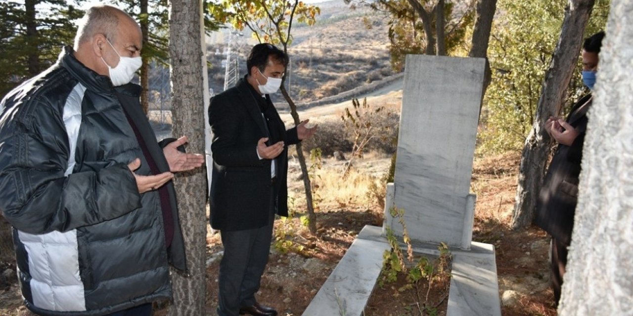 Karaman’da şehit öğretmen mezarı başında anıldı