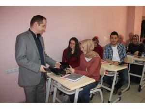 Öğretmen Adaylarına İlk Hediyeleri Öğretmenlerinden Geldi