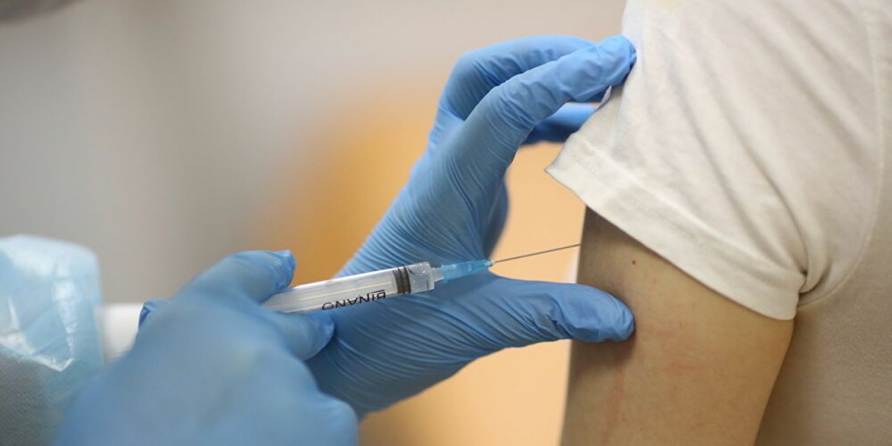 İngiltere ve Almanya ilk koronavirüs aşısını kullanmaya başlıyor