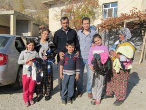 Bitlisli Öğretmenler, Öğretmenler Günü'nü Öğrencilerine Yardım Ederek Kutladı