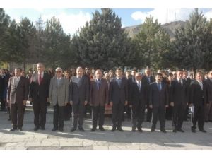 Hakkari’de Öğretmenler Günü Kutlandı