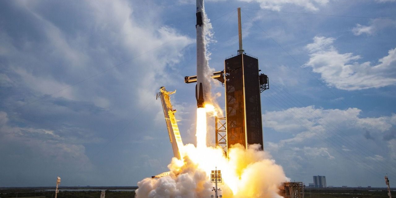 Falcon 9 roketi uzaya fırlatıldı