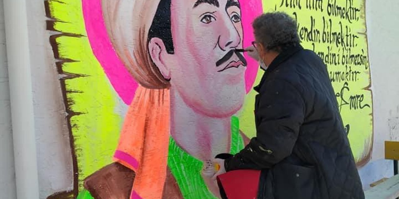 Konya'da okul duvarları karikatürist Mehmet Duru'nun çizimleriyle renklendi