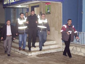 Babasını tehdit eden çocuğu tüfekle öldürdü