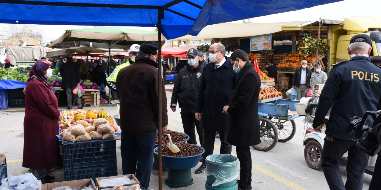 Karapınar'da kaymakam ve belediye başkanından pazar ziyareti