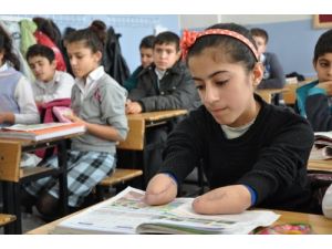 Protez Hayaliyle Yaşayan Hazal Umudunu Kesmiyor
